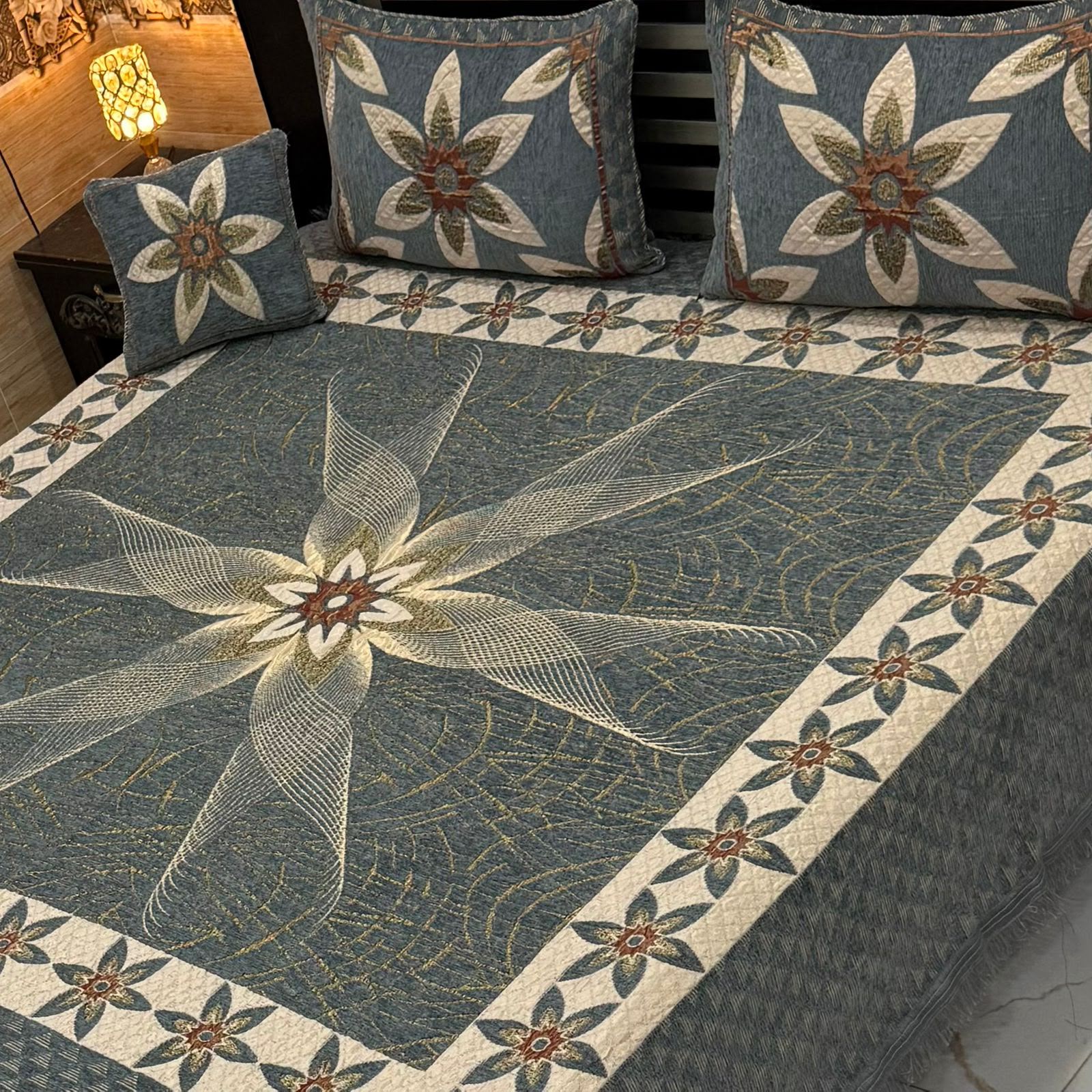4pc Velvet Jacquard Bedsheet King Size - Design 25