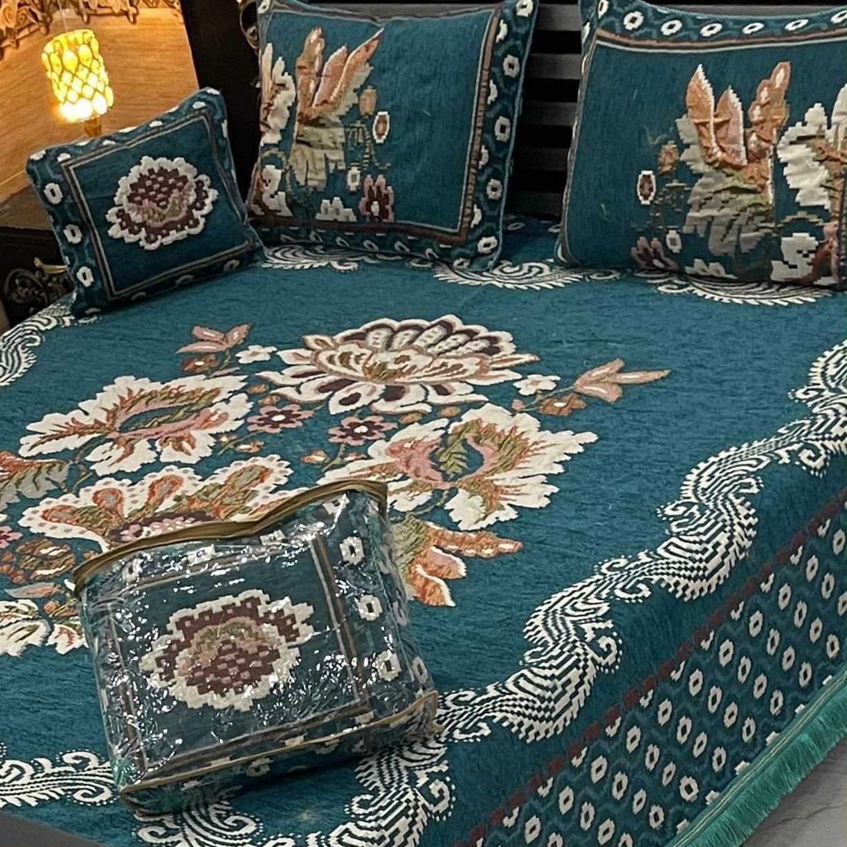 4pc Velvet Jacquard Bedsheet King Size - Design 13