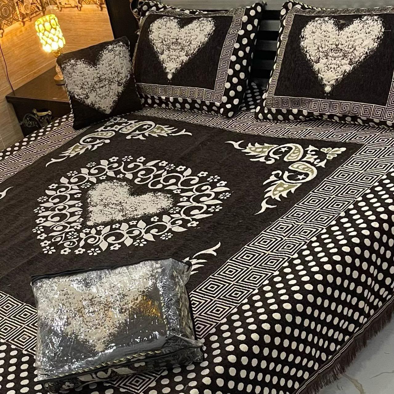 4pc Velvet Jacquard Bedsheet King Size - Design 09