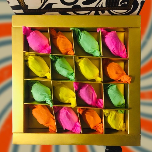 Elegant Box of 16 Pcs Dates